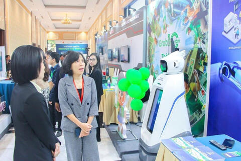 Doanh nghiệp Việt trước cơ hội bứt phá thương mại điện tử xuyên biên giới