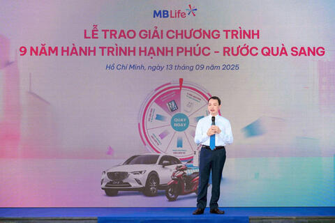 Bảo hiểm MB Life trao thưởng xe ô tô cho khách hàng quay số may mắn đợt 1