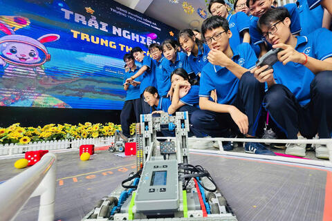 Học sinh Thủ đô thích thú với trải nghiệm STEM