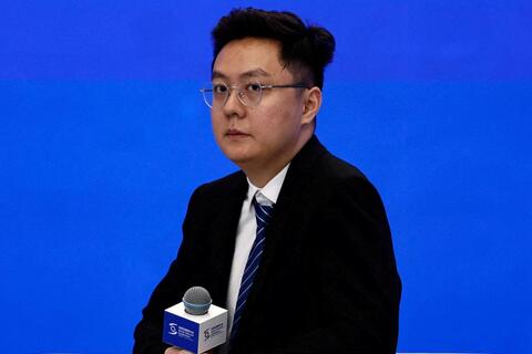 Nhà nghiên cứu DeepSeek cảnh báo: AI sẽ xóa sổ hầu hết việc làm trong 10 năm tới