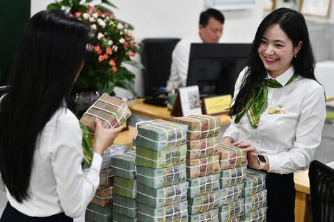 Big4 ngân hàng cùng loạt nhà băng tư nhân điều chỉnh tăng lãi suất tiết kiệm