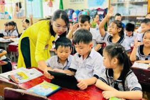 Trang bị năng lực số cho giáo viên: Yêu cầu của thời đại