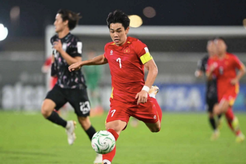 Tiền đạo Đình Bắc nhận án phạt nặng từ AFC