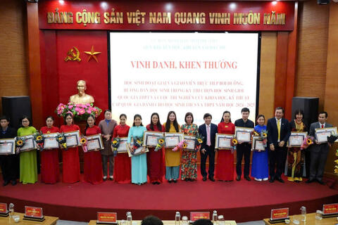 Phú Thọ khen thưởng học sinh, giáo viên có thành tích thi HSG và KHKT quốc gia