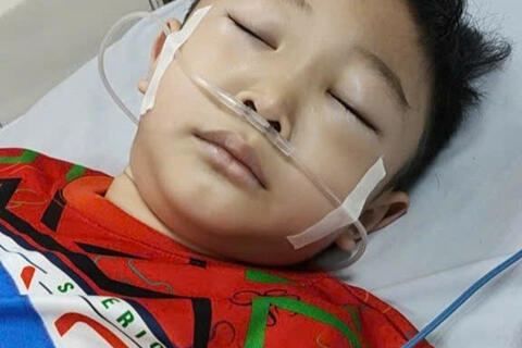 Học sinh lớp 1 mắc bệnh viêm cầu thận mong được trợ giúp