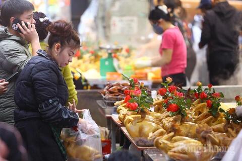 Thị trường thực phẩm dịp Rằm tháng Giêng ổn định, nguồn cung dồi dào