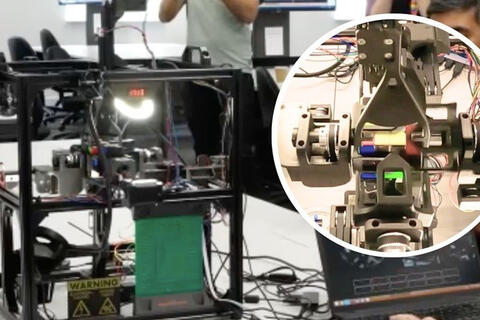 Robot bất ngờ giải khối Rubik với tốc độ đáng kinh ngạc