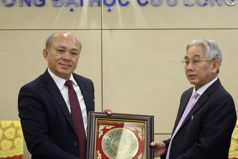 Trường ĐH Cửu Long tăng cường đào tạo nguồn nhân lực cho tỉnh Champasak, Lào