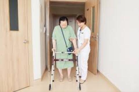 Thay khớp gối bằng robot AI tại Vinmec Hải Phòng, bệnh nhân đi lại sau 3 giờ