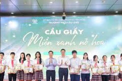 Ra mắt 'Cầu Giấy - Miền xanh nở hoa' do chính học sinh chắp bút