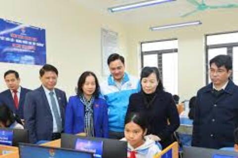 Bắc Ninh trao 100 máy tính từ công trình 'Kết nối số - Nâng bước em tới trường'