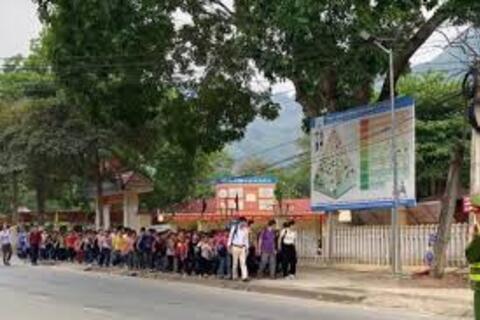 Lập 'luồng xanh' an toàn cho học sinh vùng cao đến lớp