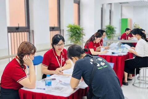 Hà Nội hỗ trợ tối đa phụ huynh khi đăng ký tuyển sinh đầu cấp