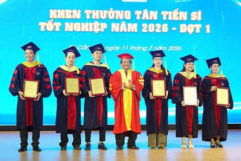 Trường Đại học Tây Đô trao bằng tốt nghiệp Tiến sĩ khóa đầu tiên