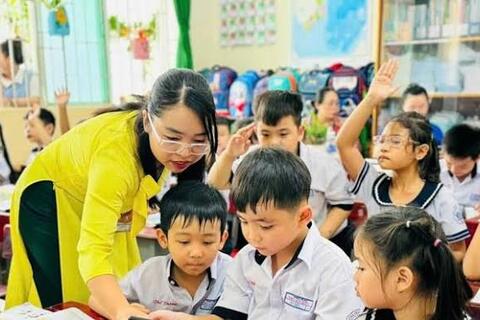 Đổi mới quản trị để giáo viên toàn tâm cho chuyên môn