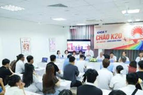 Hàng ngàn tân sinh viên ‘chạm nghề’ ngay ngày nhập học