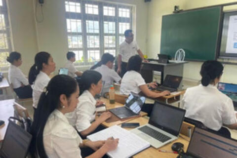 Xây dựng môi trường để học sinh được nghe, nói và sử dụng tiếng Anh thường xuyên