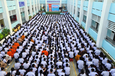 Trung tâm GDTX Cà Mau tuyên truyền, giáo dục pháp luật ATGT cho học viên
