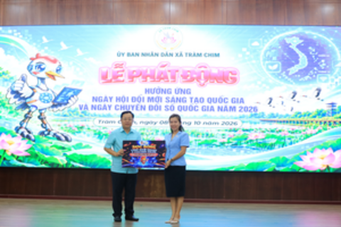 iSMART đồng hành đưa chuyển đổi số giáo dục đến gần người học tại Tràm Chim