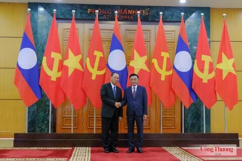 Phấn đấu đưa kim ngạch thương mại Việt Nam - Lào đạt 5 tỷ USD