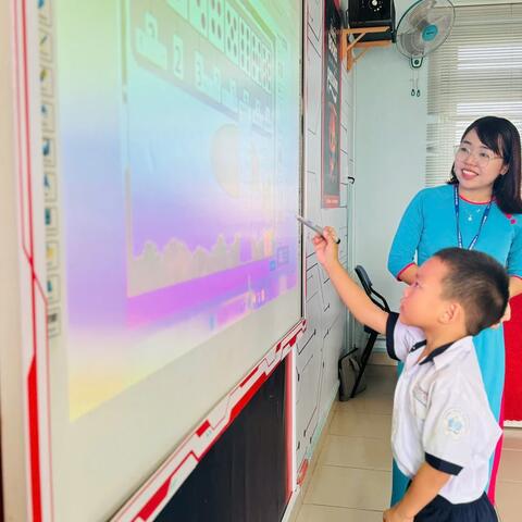 Hành trình hơn 10 năm gieo chữ bằng trái tim của cô giáo trẻ