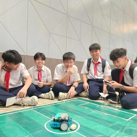 Học sinh TPHCM thích thú trải nghiệm STEM