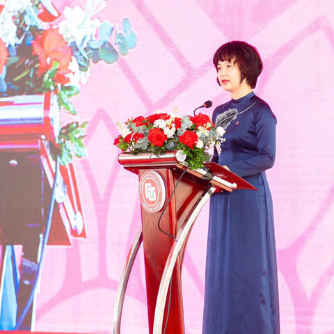Hiệu trưởng Trường ĐH Ngoại Thương khuyên tân sinh viên làm việc khó mỗi ngày