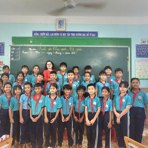 Cô giáo Kim và hành trình thắp lửa phổ cập cho học sinh người Chăm