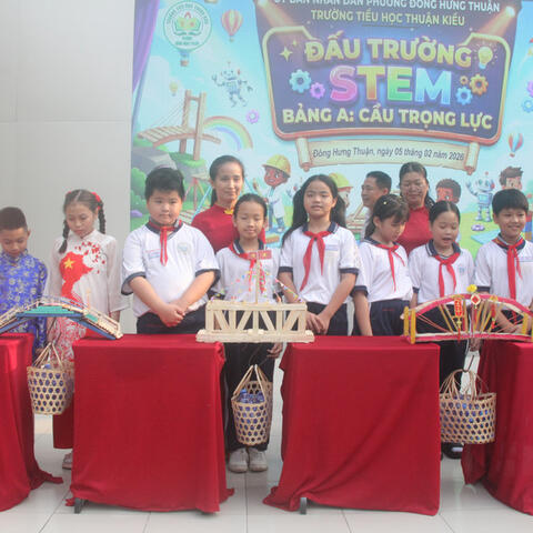 Giáo viên TPHCM nhận tiền quà Tết Nguyên đán 2 triệu đồng/người