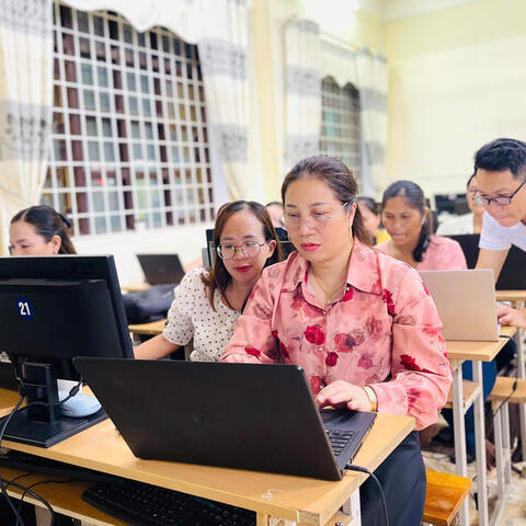 Ban hành quy định chế độ làm việc đối với giáo viên giáo dục thường xuyên