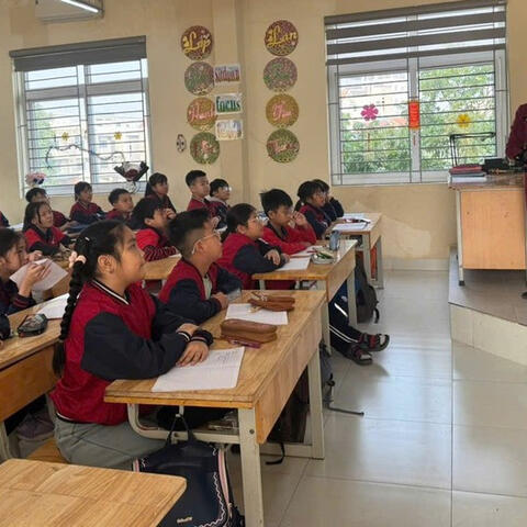 Cô giáo tiểu học và cuộc chiến không lùi bước: Chọn đứng lớp thay vì gục ngã