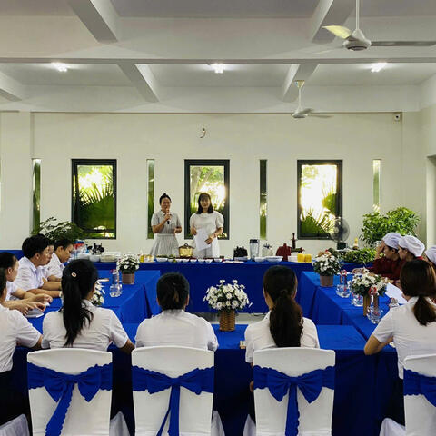 ‘Bữa ăn hạnh phúc’ chăm sóc sức khỏe và tương lai cho học sinh