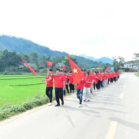 Học sinh vùng cao Tuyên Quang sôi nổi tham gia hoạt động tuyên truyền bầu cử