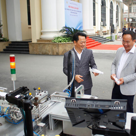 Gắn kết hướng nghiệp, đào tạo với nhu cầu thị trường lao động