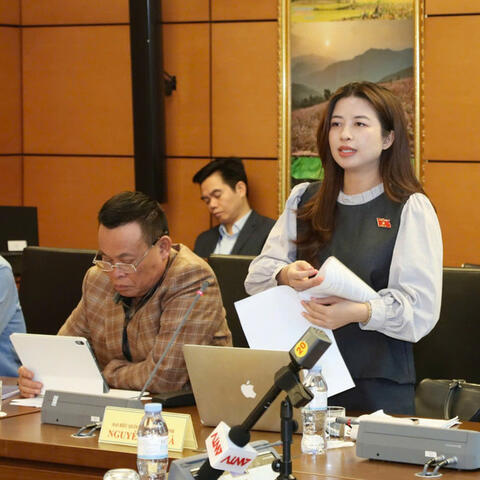 Tiếng nói giáo dục trong chính sách