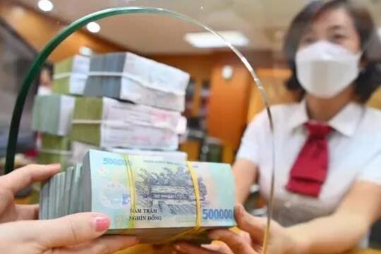 33% người trưởng thành lựa chọn gửi tiền tiết kiệm tại ngân hàng