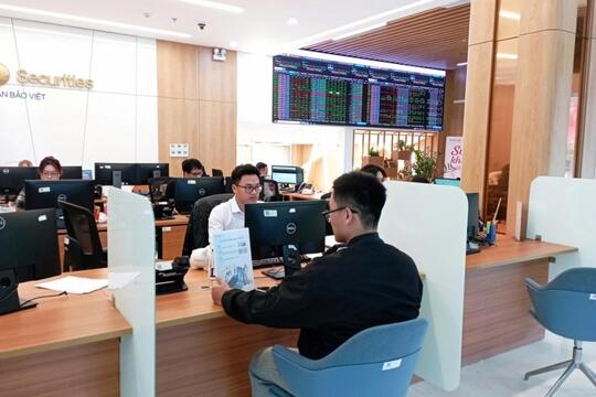 Tháng 2/2026: VN-Index trên HoSE tăng 2,8%, thanh khoản biến động theo nhịp thị trường