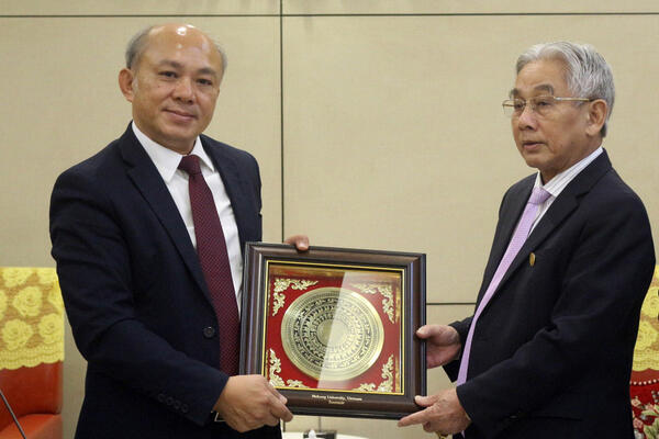 Trường ĐH Cửu Long tăng cường đào tạo nguồn nhân lực cho tỉnh Champasak, Lào