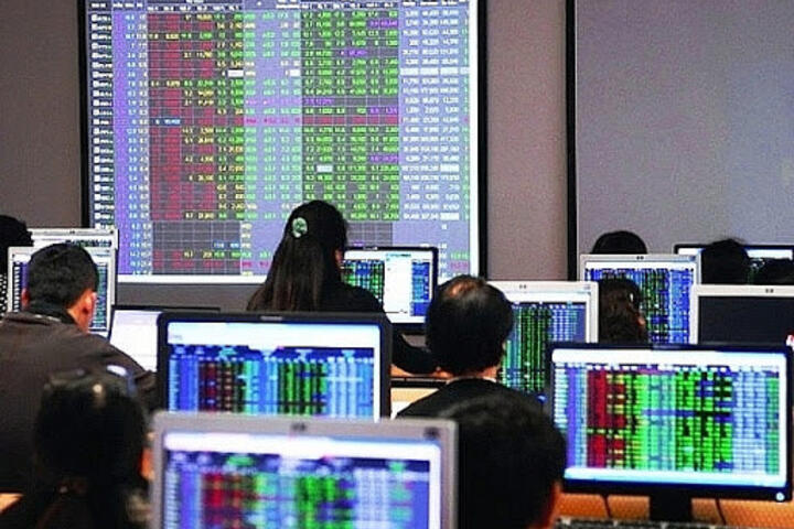 Hoàn thiện khung chỉ tiêu an toàn tài chính cho doanh nghiệp chứng khoán