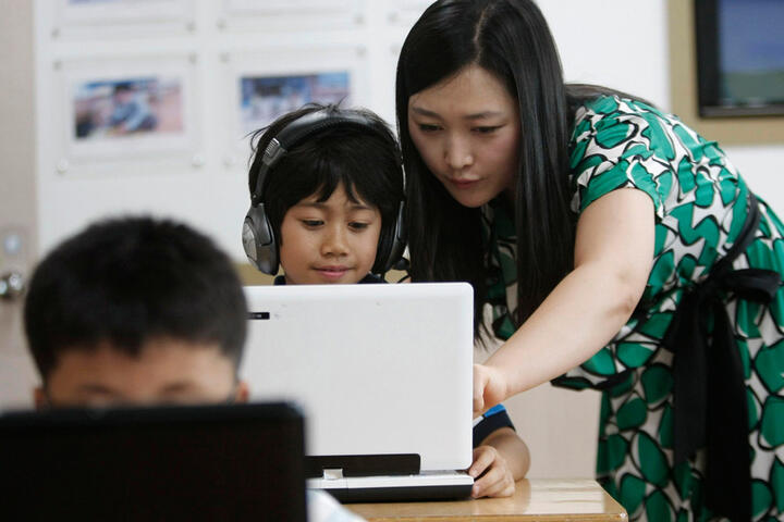 Hàn Quốc dừng sử dụng sách giáo khoa AI