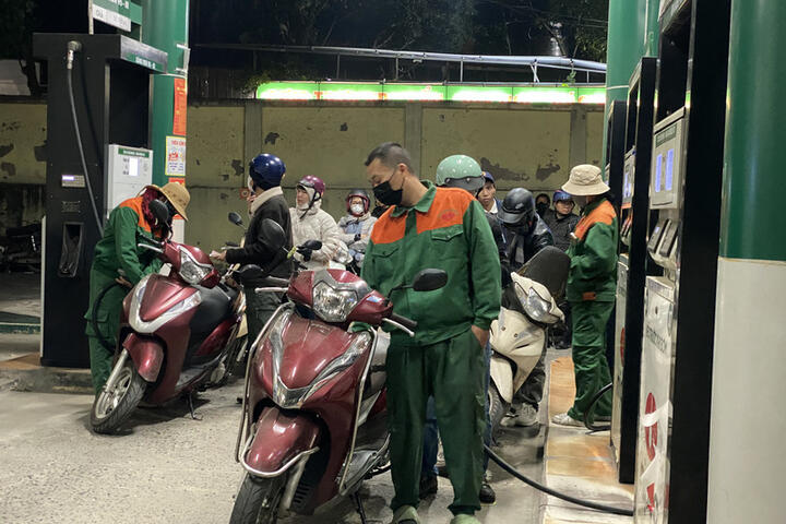 Giá xăng dầu hôm nay 14/2/2026: Tiếp tục giảm nhẹ