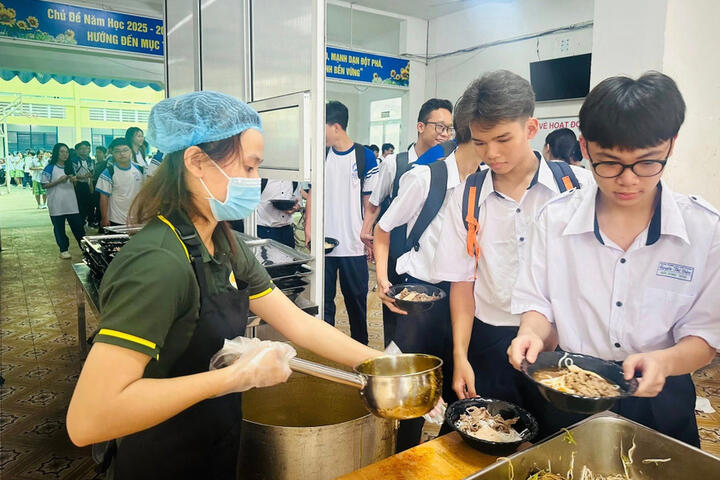 Bữa ăn học đường khoa học, an toàn