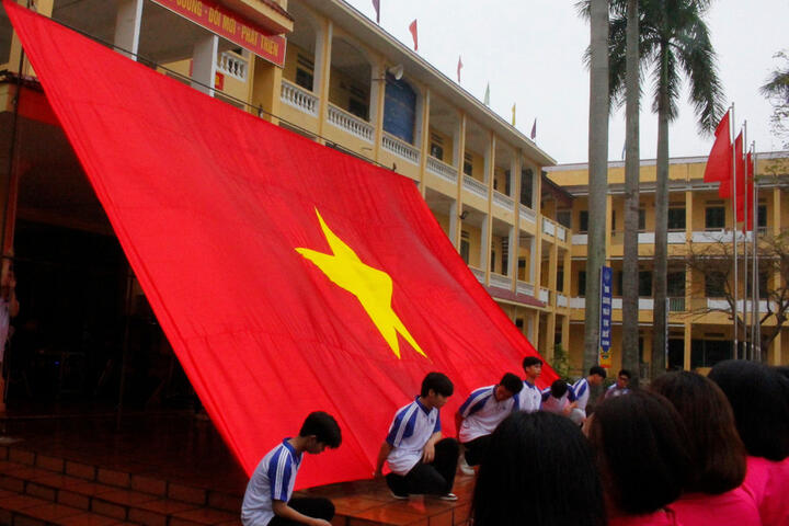 Bồi đắp lòng yêu nước cho học sinh qua chuyên đề ‘Lịch sử lá cờ Tổ quốc’