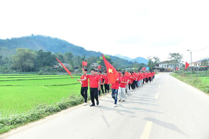 Học sinh vùng cao Tuyên Quang sôi nổi tham gia hoạt động tuyên truyền bầu cử