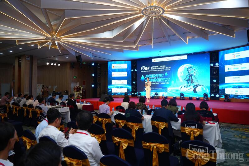 Quang cảnh diễn đàn.