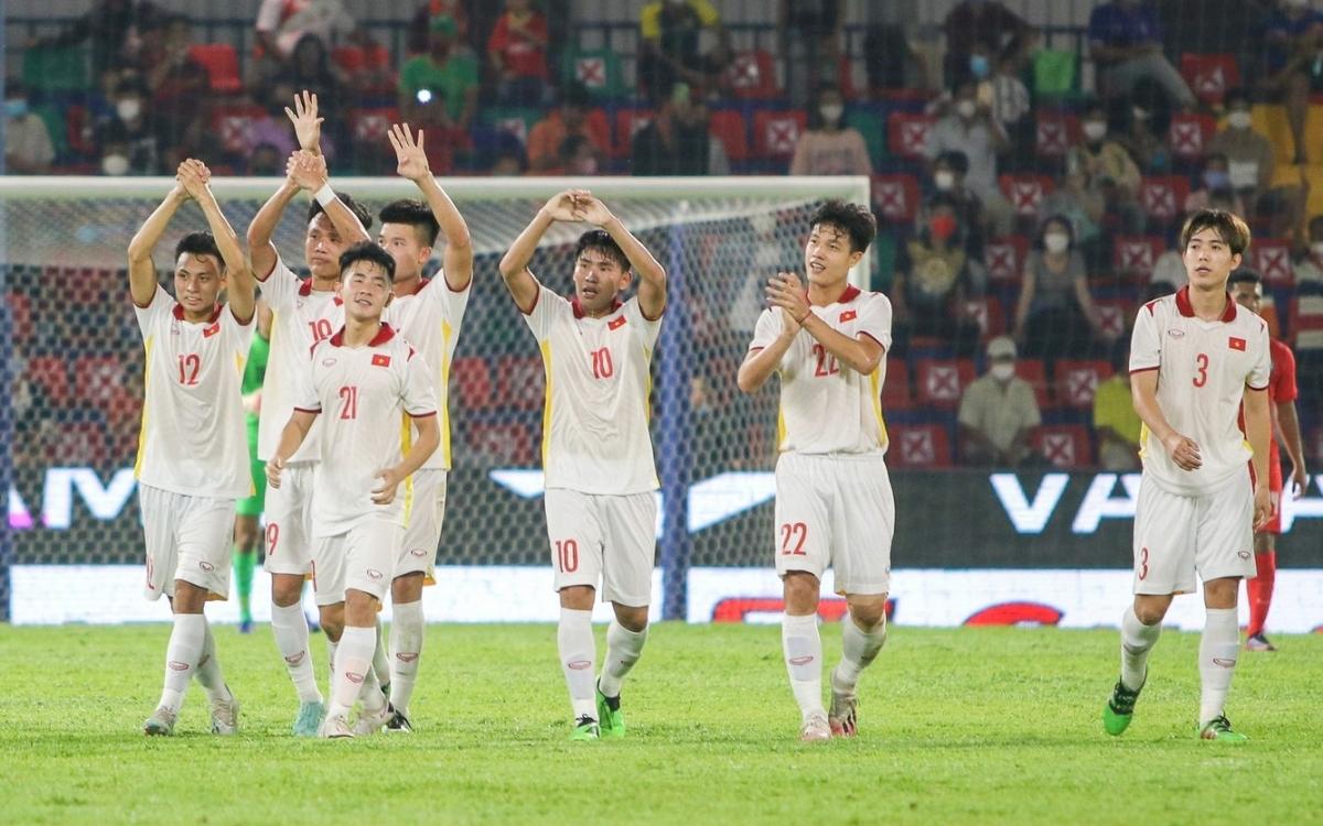 U23 Việt Nam dẫn trước 3-0 sau hiệp 1 nhờ các bàn thắng của Văn Tùng (3', 37') và Xuân Tiến (32'). (Ảnh: VFF)