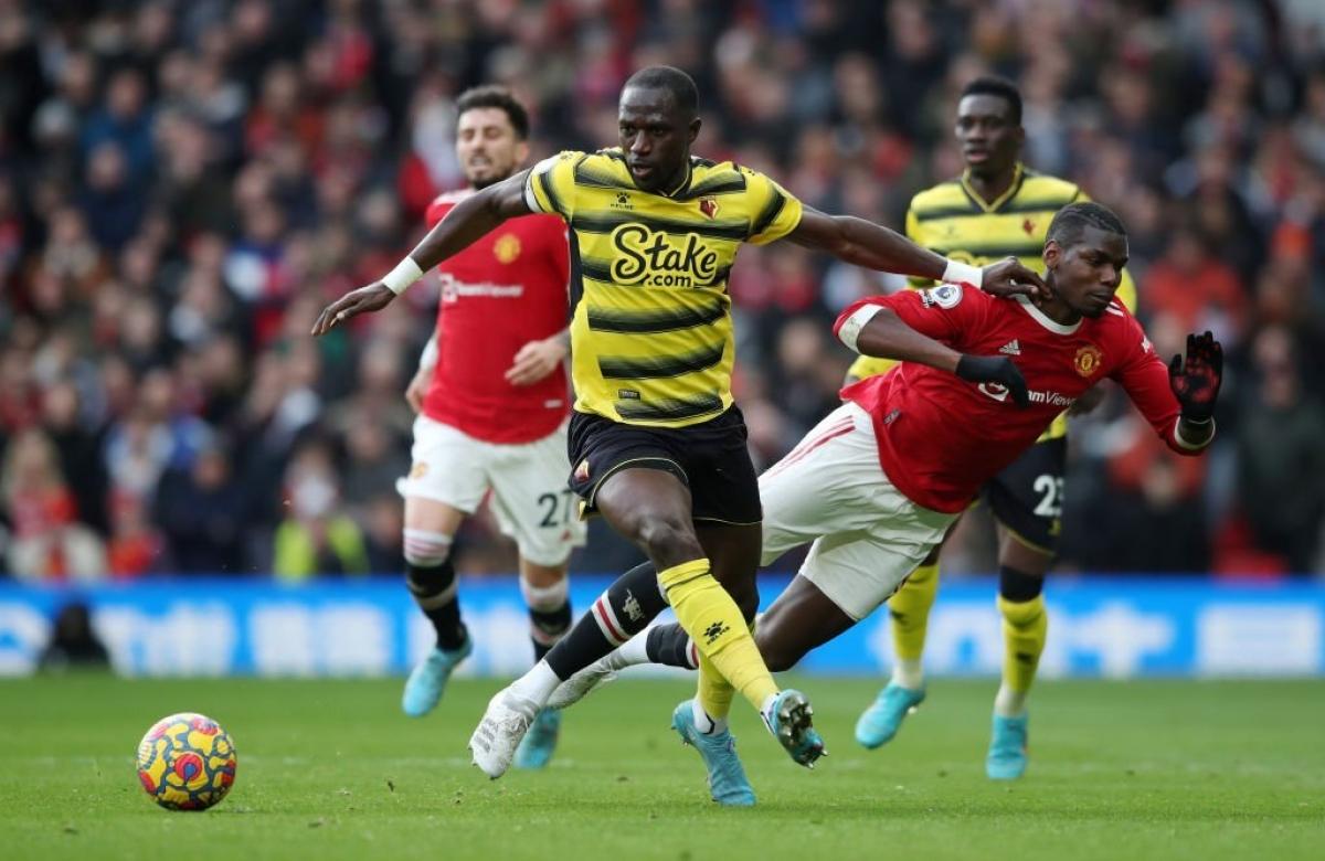 Sissoko đánh bại Pogba trong pha tranh chấp tay đôi để tạo ra cơ hội cho Watford. (Ảnh: Getty)