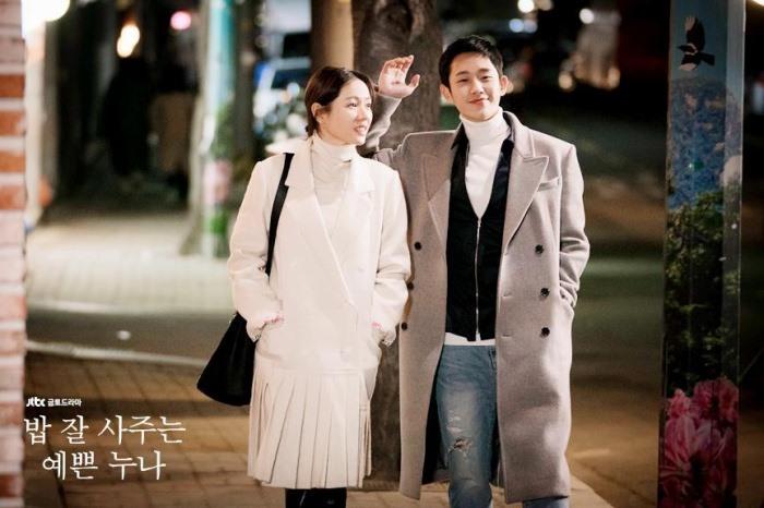 Han Ji Min và Son Ye Jin đều hợp tác với Jung Hae In trong những câu chuyện tình chị em lệch tuổi. Ảnh: Xinhua