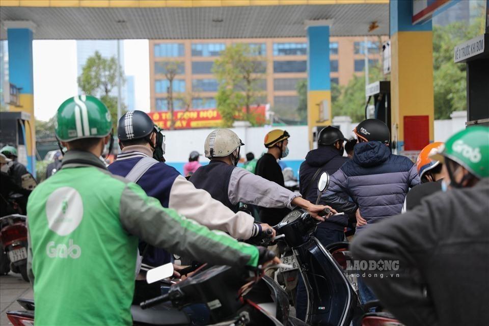 Giá xăng dầu bật tăng trở lại. Ảnh: Phan Anh