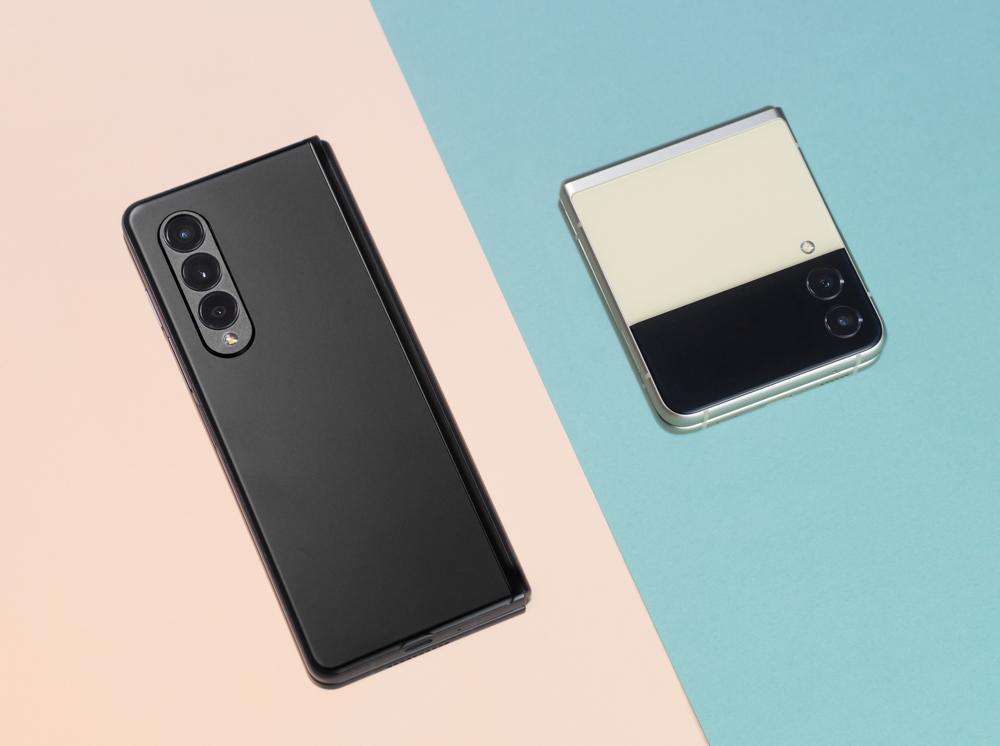 031_galaxyzfold3_5g_phantomblack_galaxyzflip3_5g_cream.jpeg 031_galaxyzfold3_5g_phantomblack_galaxyzflip3_5g_cream.jpeg